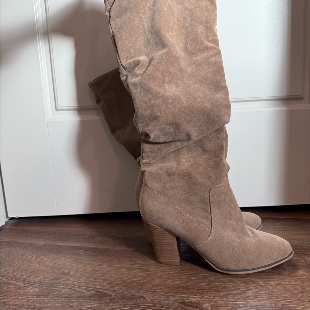 Universal Thread Heeled Tan Boots - Picture 2 of 4